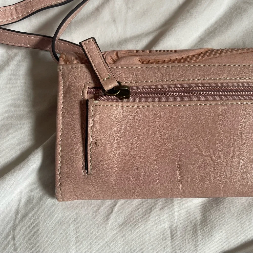 B.o.c. Pastel Pink Tooled Leather Crossbody Wallet Snap - Picture 3 of 9